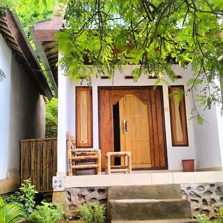 Diki Bungalows Kuta  Экстерьер фото