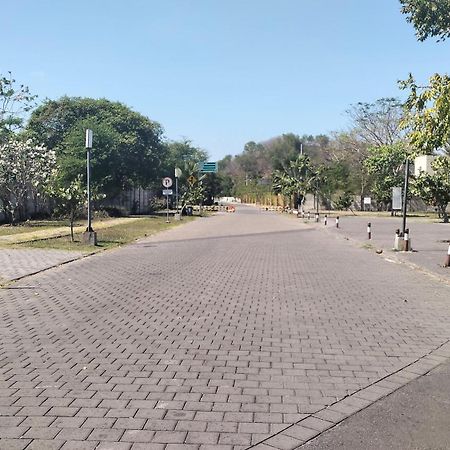 Diki Bungalows Kuta  Экстерьер фото